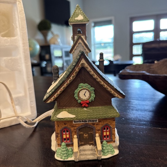 Department 56 Other - Dept 56 1993 Heritage Village North Pole Series North Pole Chapel 5626-0 DAMAGED